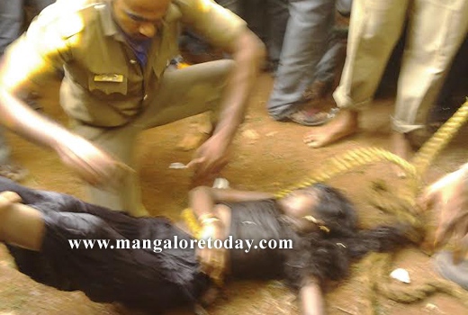 girl falls into well at Bejai 1